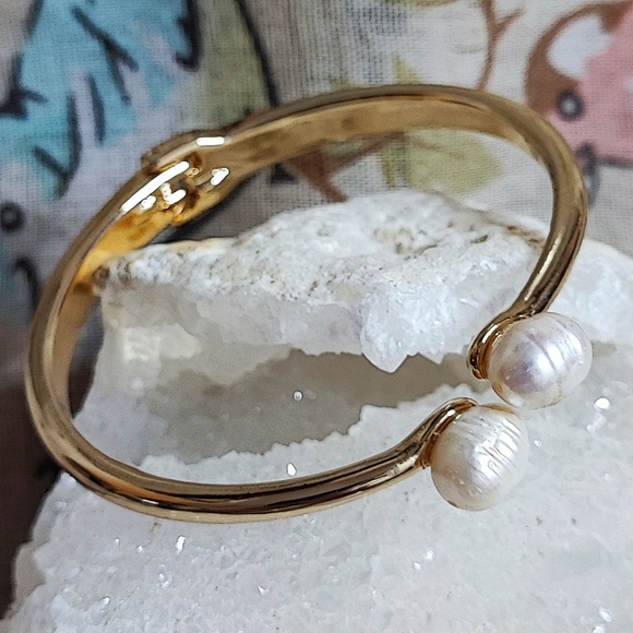 Potato Pearls Pearl Gold Tone NEW Heavy Well Made Clamper Bracelet - Picture 5 of 15